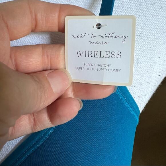 NWT- On Gossamer Next to Nothing Micro Wireless Bra- Size 34D - Picture 9 of 13